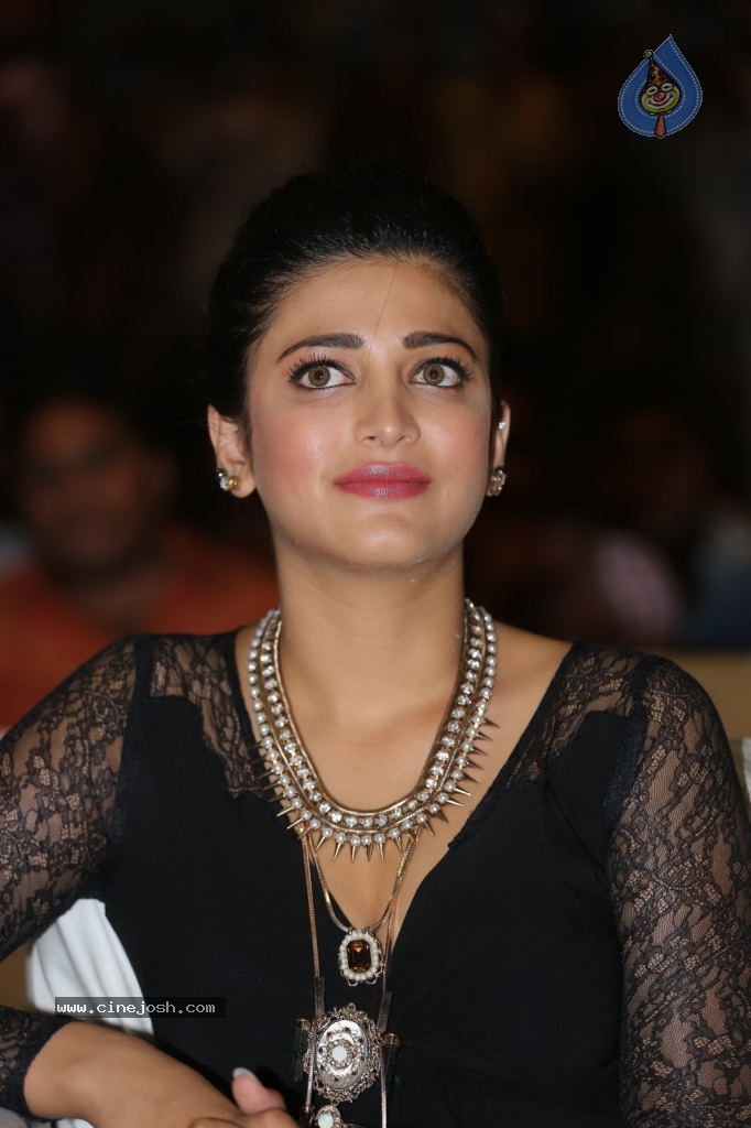 Shruti Haasan at Race Gurram Success Meet - 80 / 104 photos