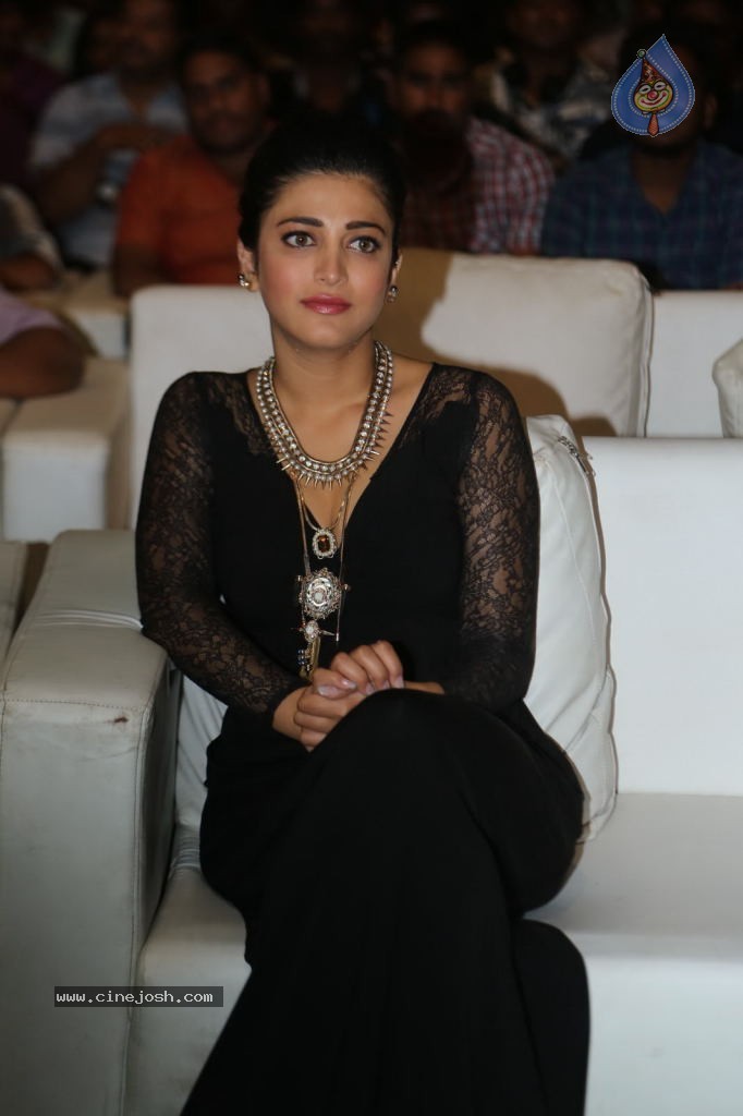 Shruti Haasan at Race Gurram Success Meet - 81 / 104 photos