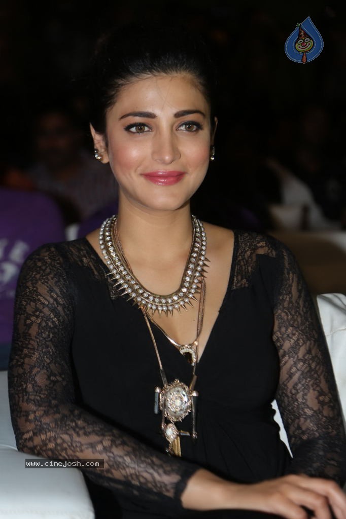 Shruti Haasan at Race Gurram Success Meet - 85 / 104 photos