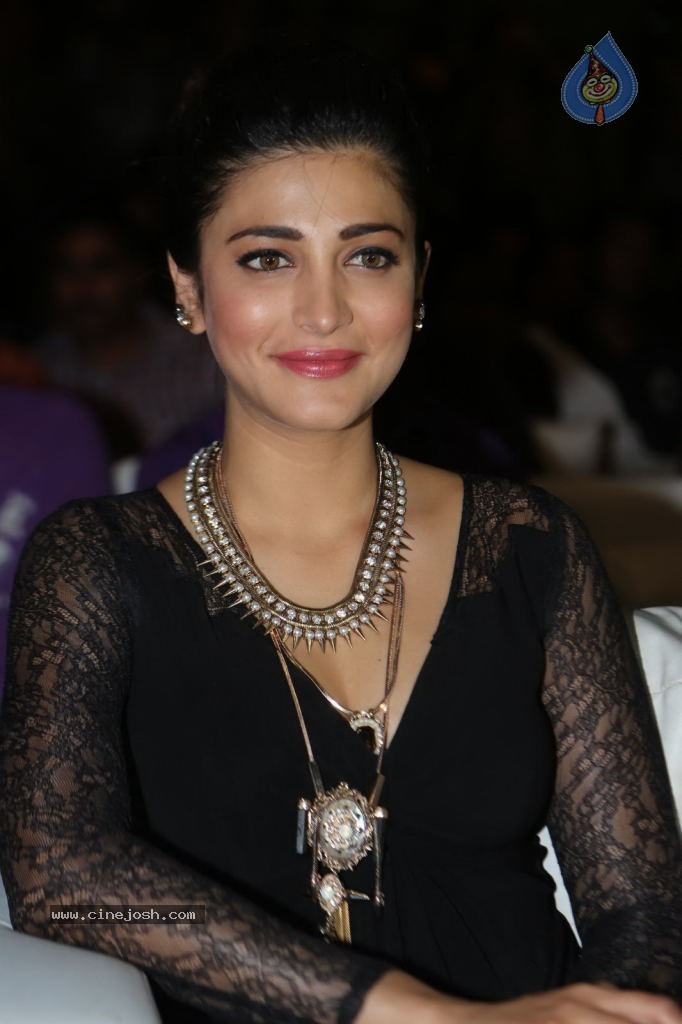 Shruti Haasan at Race Gurram Success Meet - 88 / 104 photos