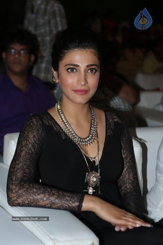 Shruti Haasan at Race Gurram Success Meet - 101 / 104 photos
