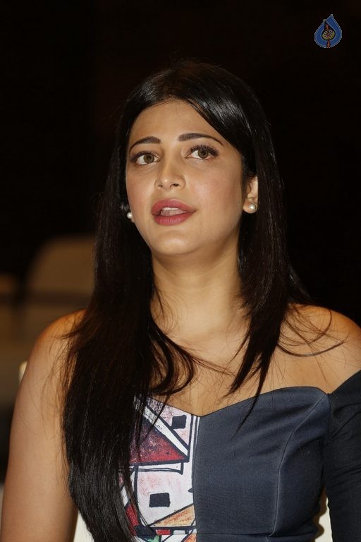 Shruti Haasan Latest Photos - 29 / 72 photos