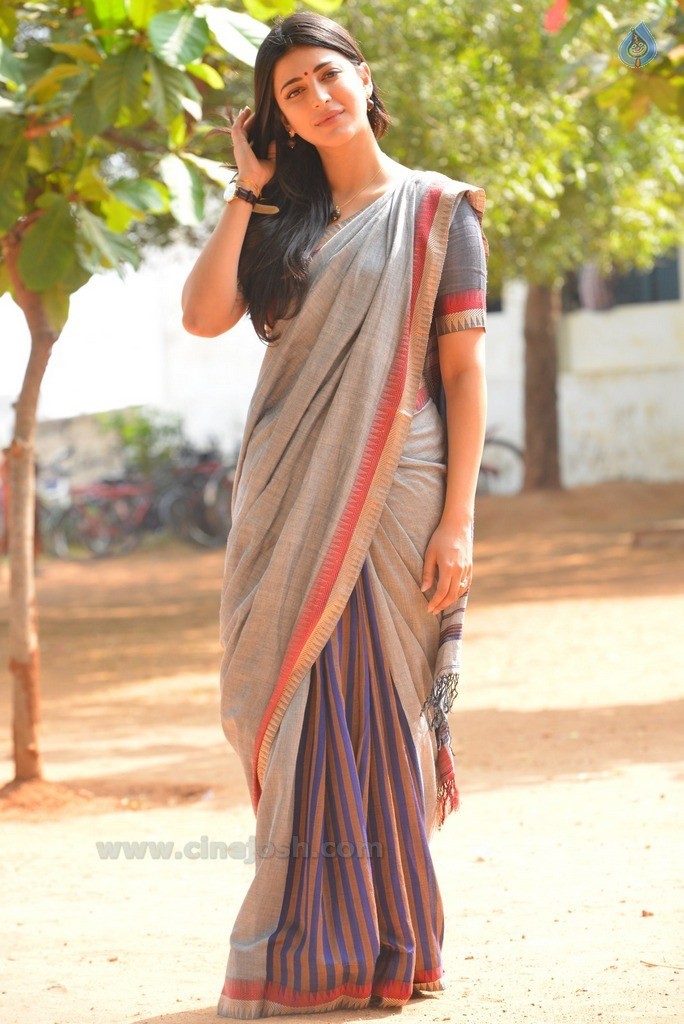 Shruti Haasan Latest Pics - 16 / 25 photos