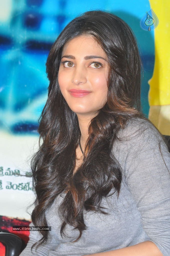 Shruti Haasan Latest Stills - 61 / 144 photos
