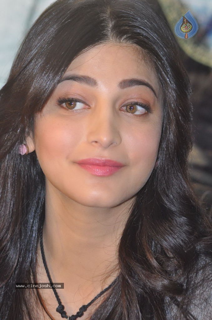 Shruti Haasan Latest Stills - 62 / 144 photos