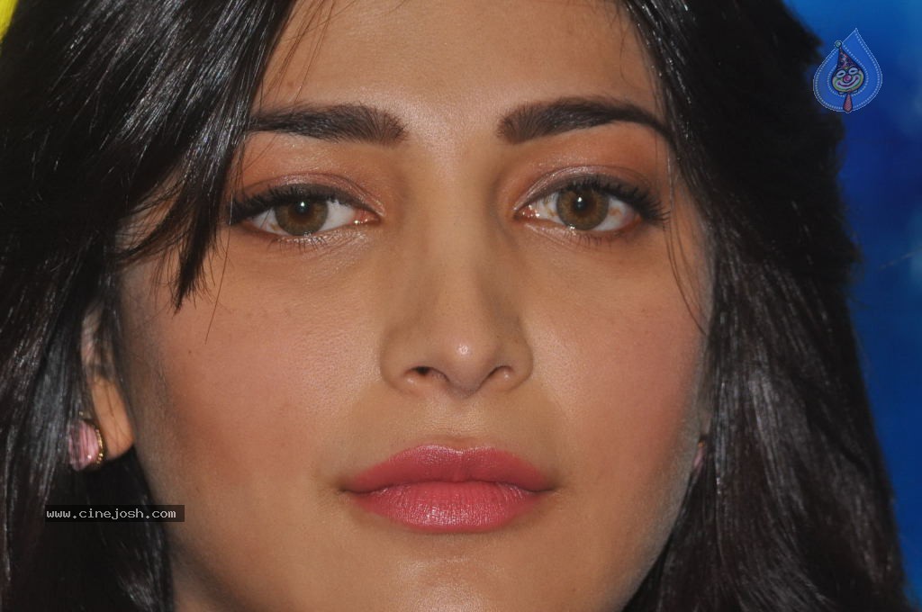 Shruti Haasan Latest Stills - 68 / 144 photos