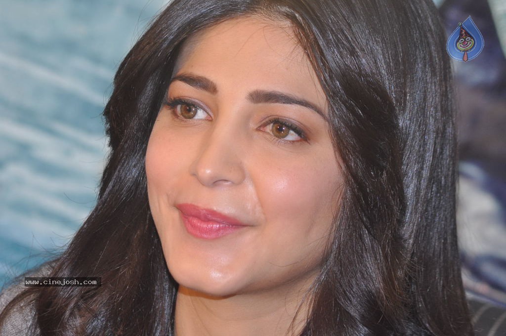 Shruti Haasan Latest Stills - 69 / 144 photos