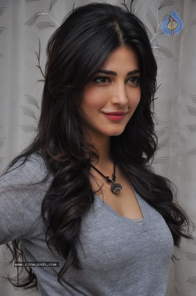 Shruti Haasan Latest Stills - 75 / 144 photos