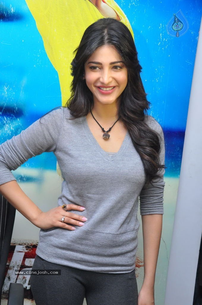 Shruti Haasan Latest Stills - 116 / 144 photos