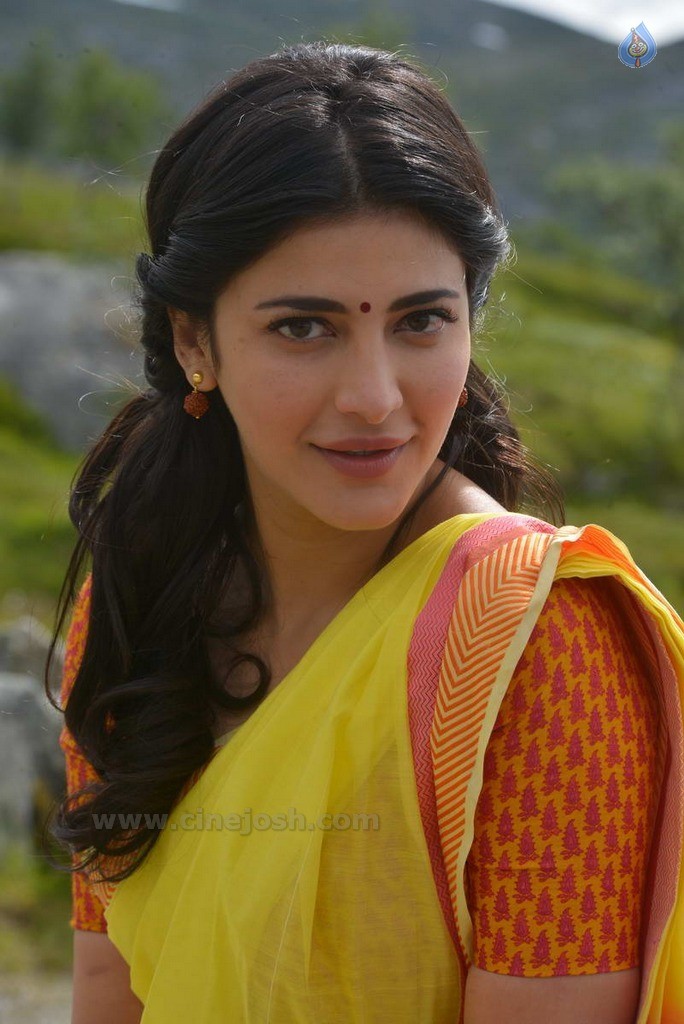 Shruti Haasan New Stills - 4 / 30 photos