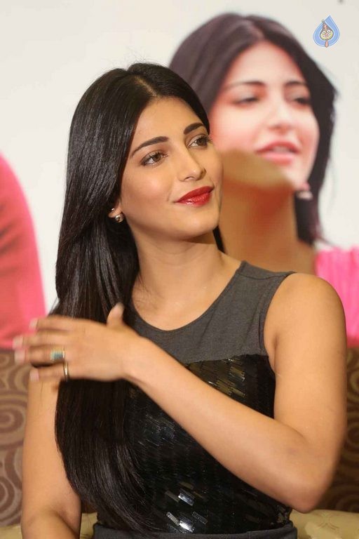 Shruti Haasan Photos - 4 / 31 photos