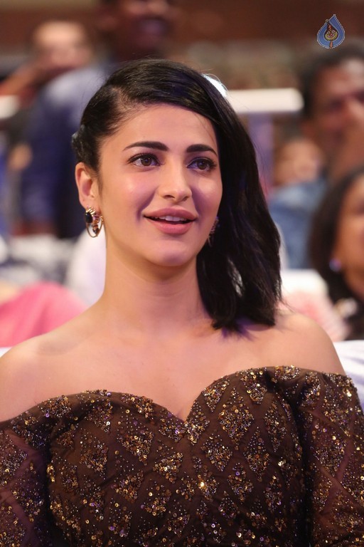 Shruti Haasan Photos - 20 / 53 photos