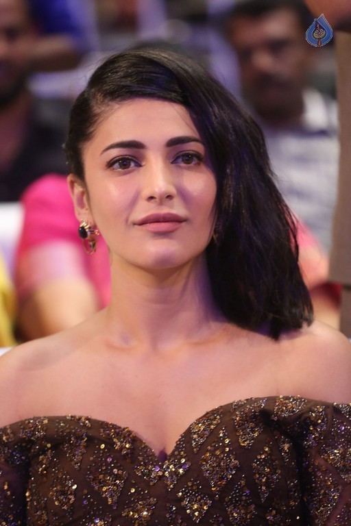 Shruti Haasan Photos - 27 / 53 photos