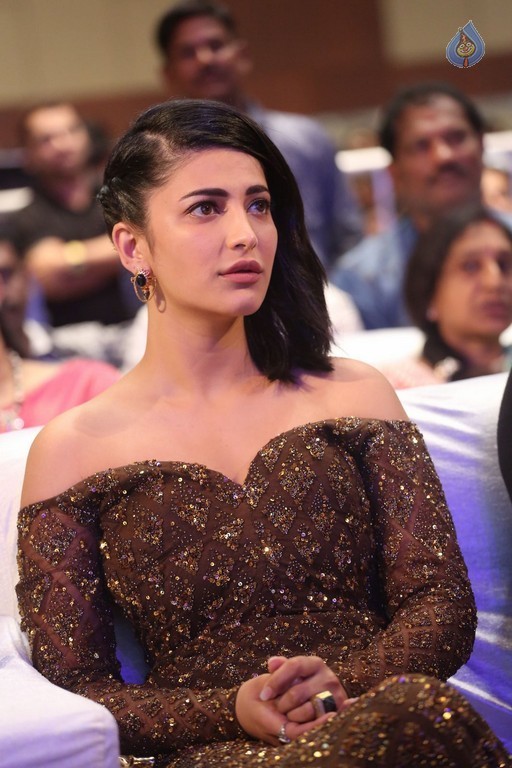 Shruti Haasan Photos - 32 / 53 photos