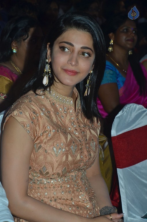 Shruti Haasan Photos - 6 / 21 photos