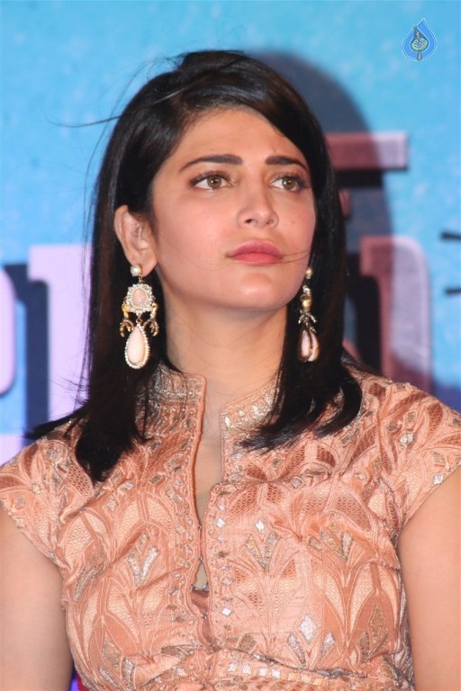 Shruti Haasan Photos - 9 / 21 photos