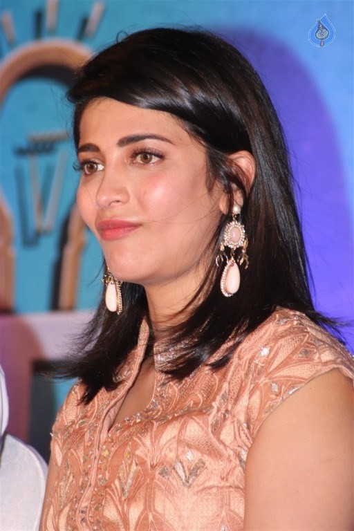 Shruti Haasan Photos - 19 / 21 photos