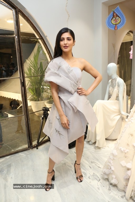 Shruti Haasan Photos - 15 / 20 photos