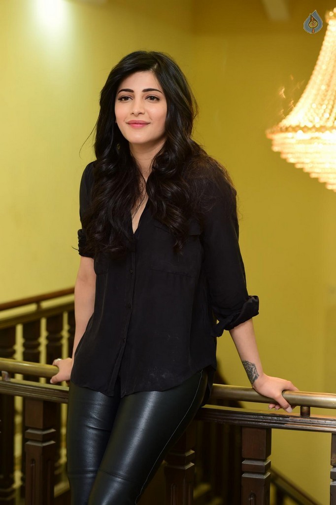 Shruti Haasan Pics - 38 / 38 photos