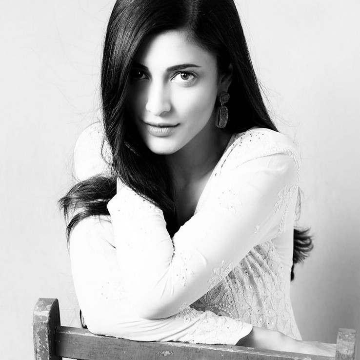 Shruti Haasan Stills - 11 / 16 photos