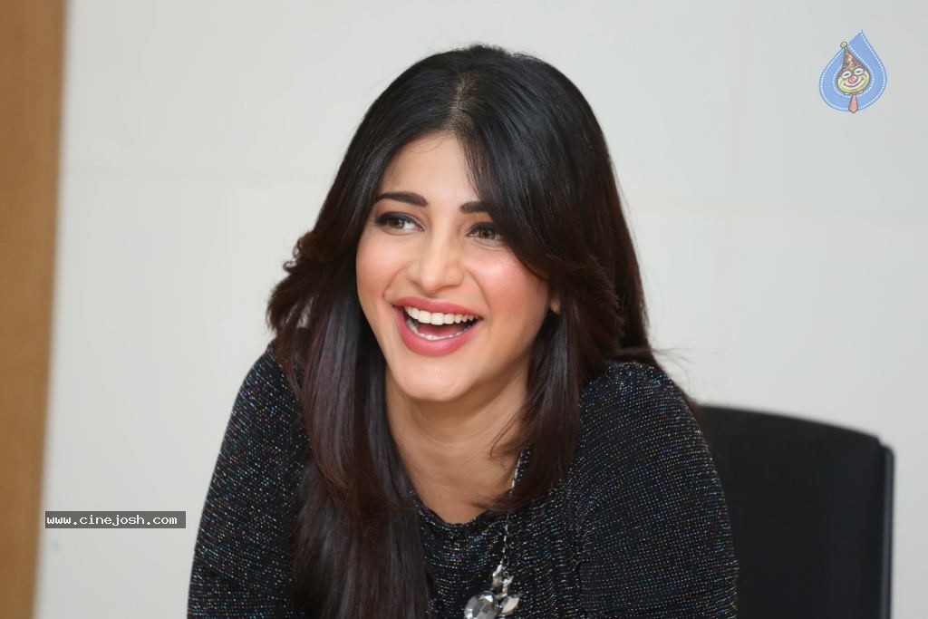 Shruti Haasan Stills - 8 / 123 photos