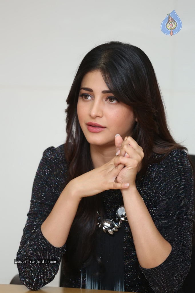 Shruti Haasan Stills - 15 / 123 photos