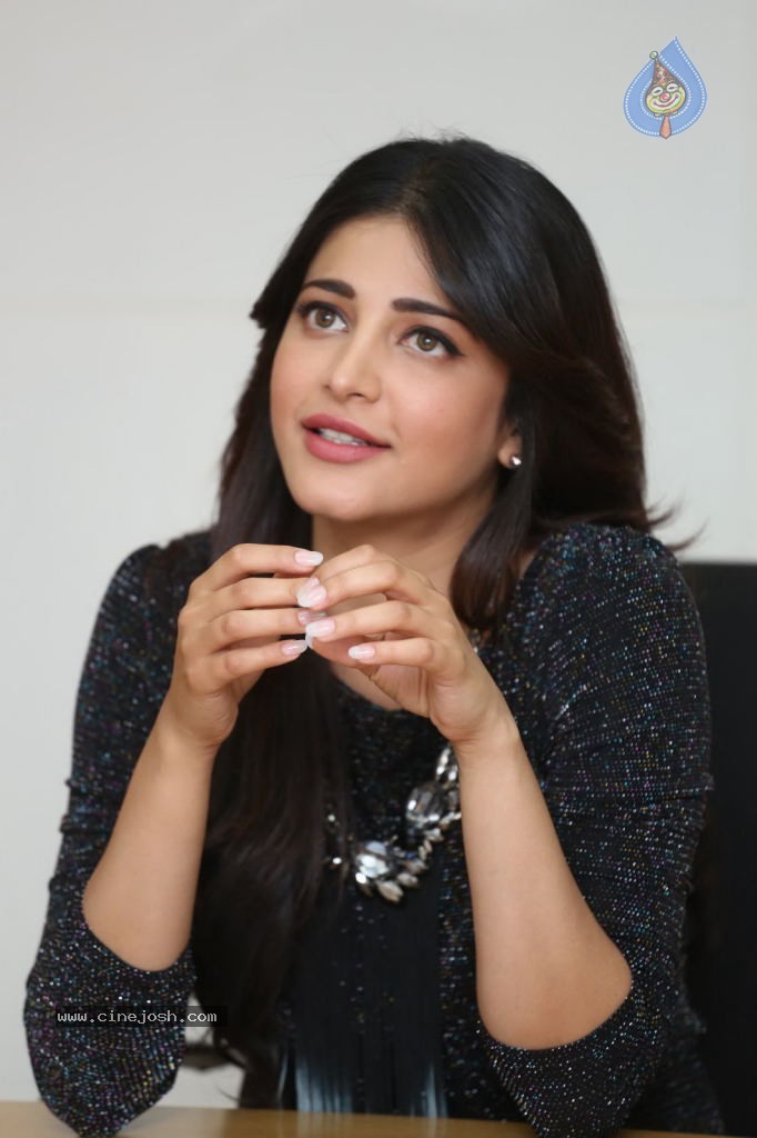 Shruti Haasan Stills - 29 / 123 photos