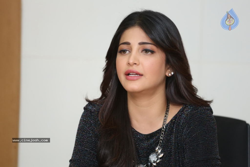 Shruti Haasan Stills - 53 / 123 photos