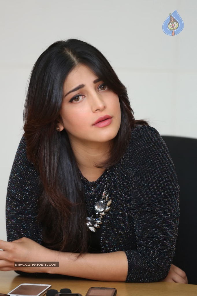 Shruti Haasan Stills - 67 / 123 photos