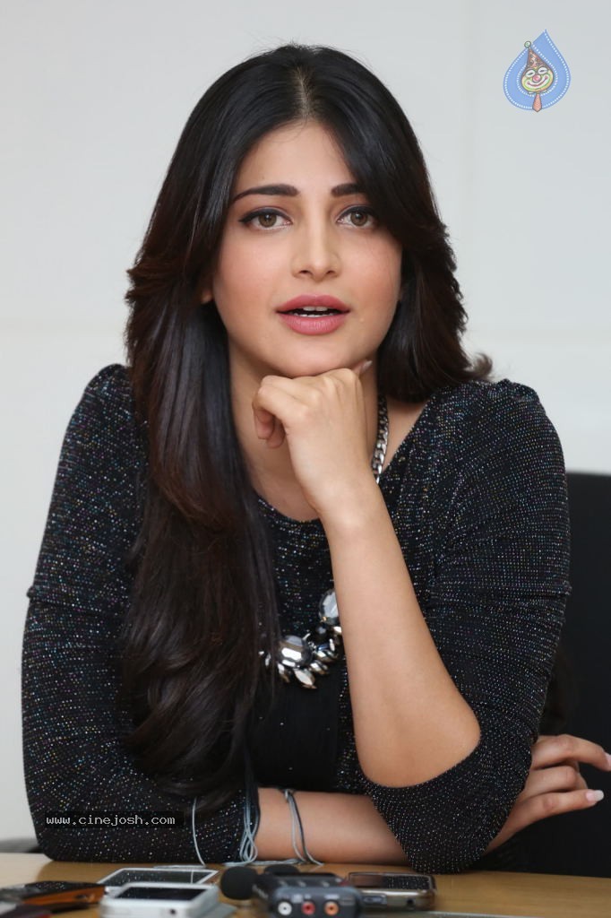 Shruti Haasan Stills - 70 / 123 photos