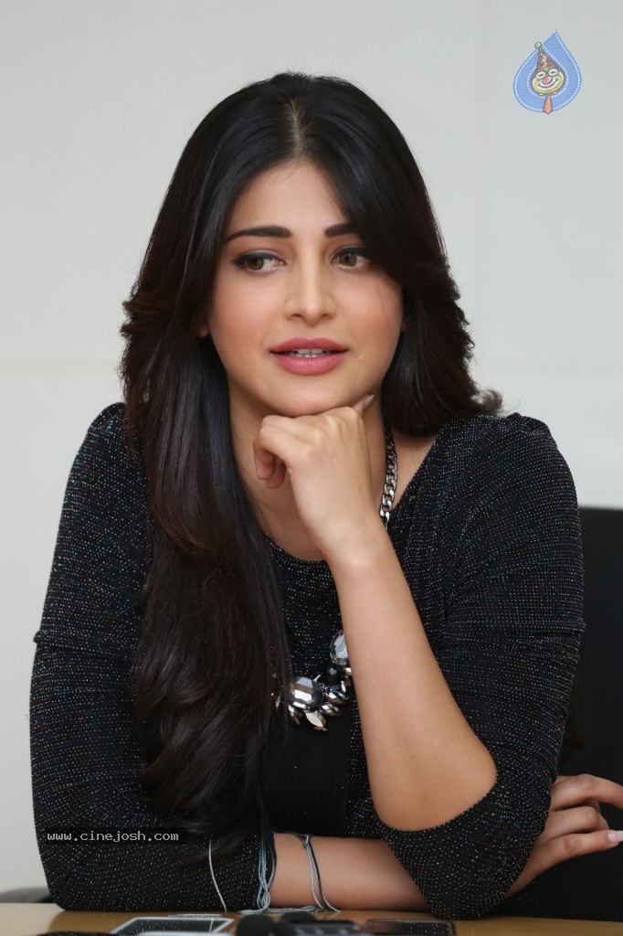 Shruti Haasan Stills - 71 / 123 photos