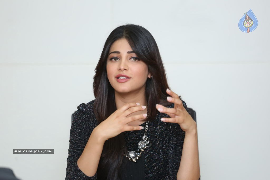 Shruti Haasan Stills - 72 / 123 photos