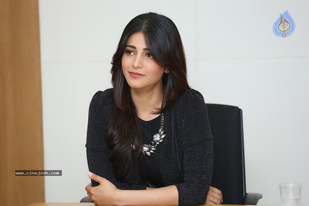 Shruti Haasan Stills - 79 / 123 photos