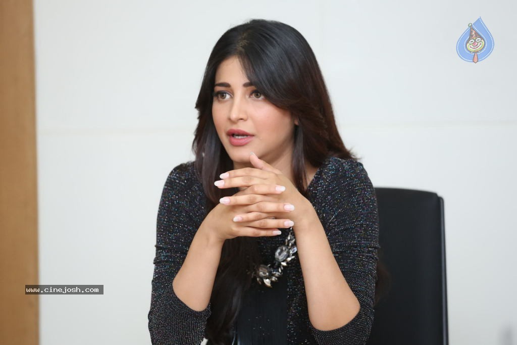 Shruti Haasan Stills - 100 / 123 photos