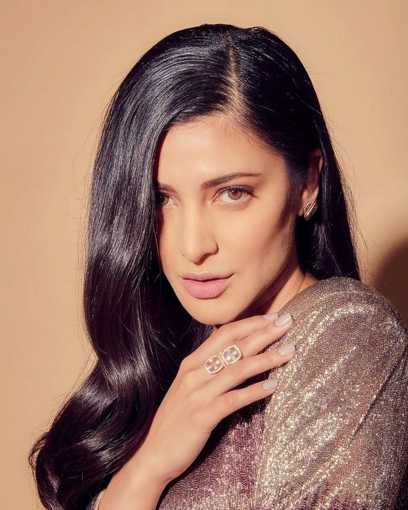 Shruti Haasan Stills - 2 / 16 photos