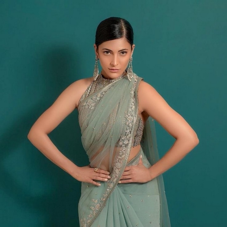 Shruti Haasan Stills - 12 / 16 photos