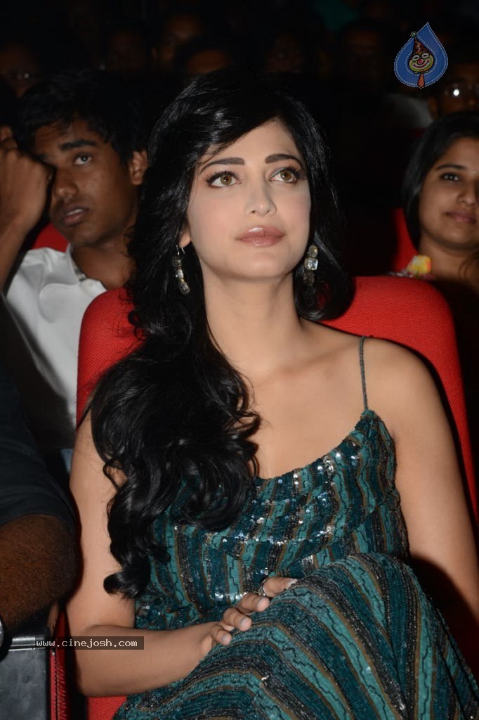 Shruti Hassan Latest Pics - 27 / 49 photos
