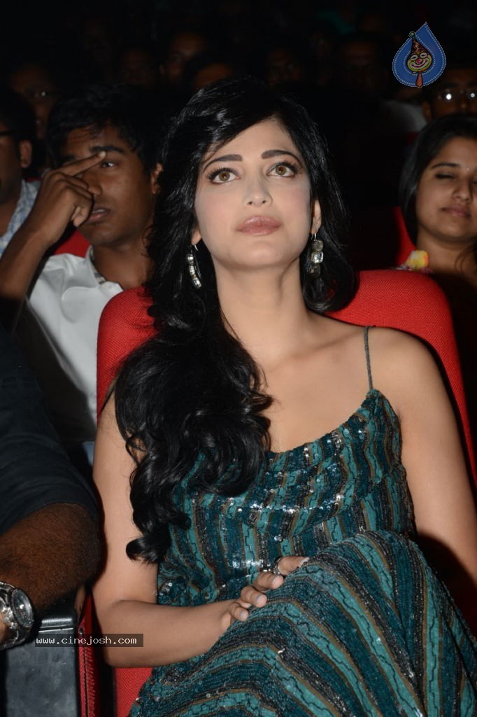 Shruti Hassan Latest Pics - 37 / 49 photos