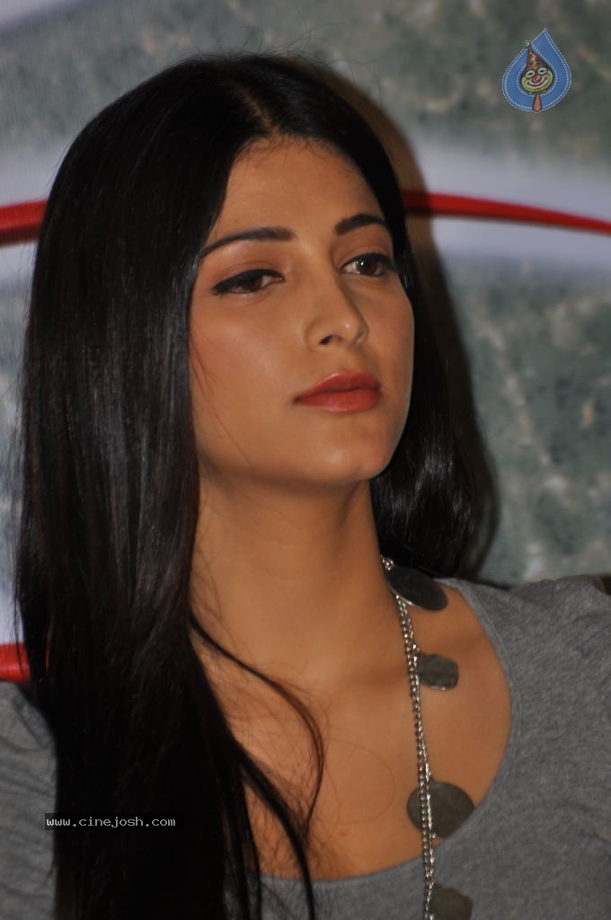 Shruti Hassan Latest Pics - 1 / 27 photos