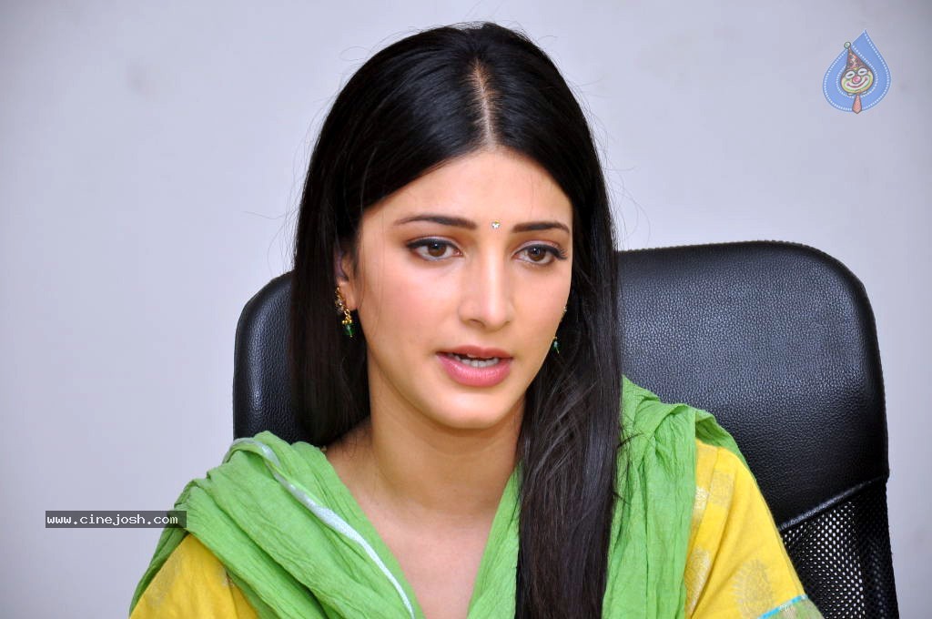 Shruti Hassan Latest Stills - 28 / 54 photos