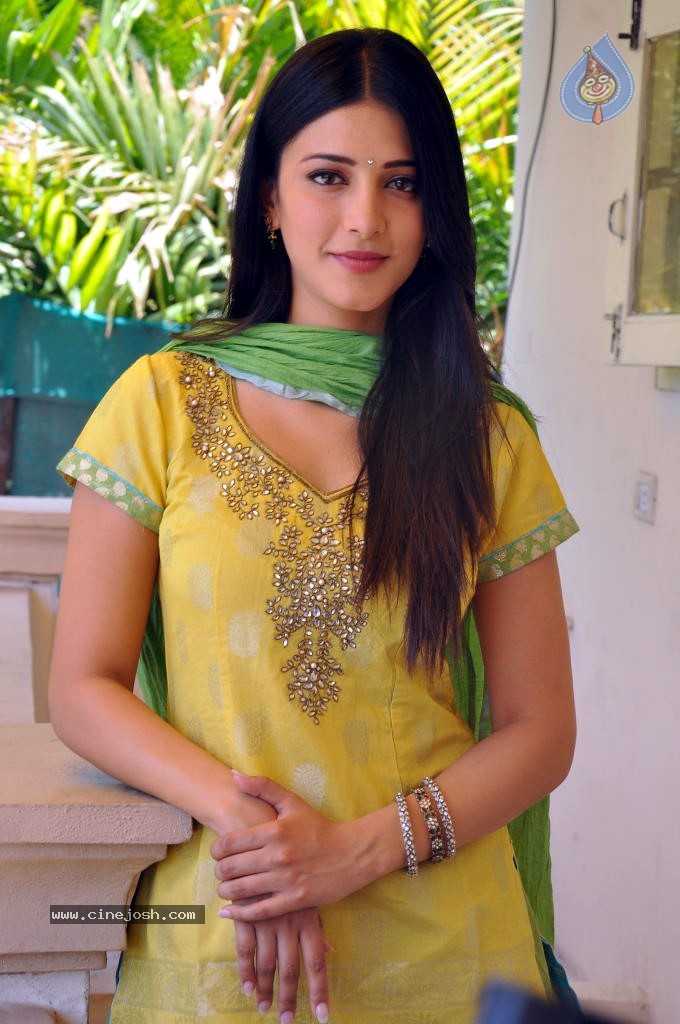 Shruti Hassan Latest Stills - 37 / 54 photos