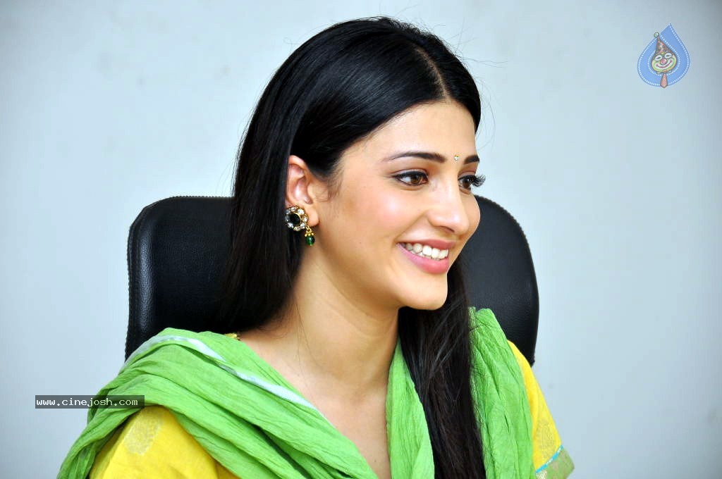 Shruti Hassan Latest Stills - 42 / 54 photos