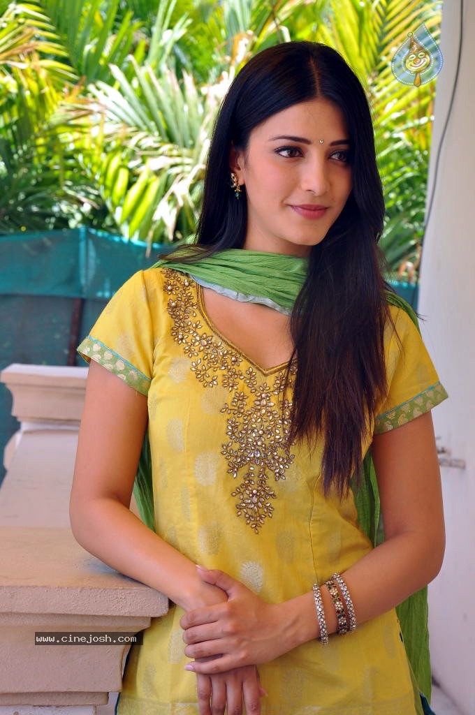 Shruti Hassan Latest Stills - 47 / 54 photos