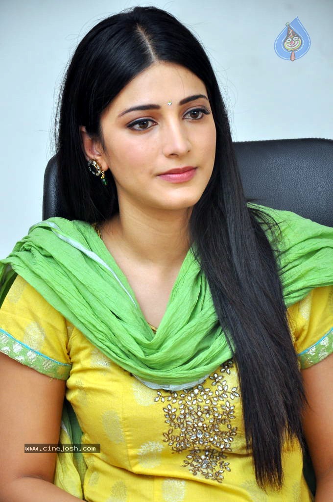 Shruti Hassan Latest Stills - 52 / 54 photos