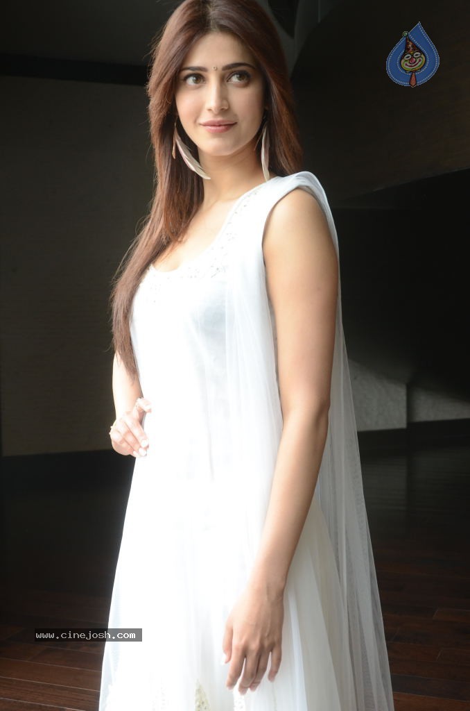 Shruti Hassan Latest Stills - 8 / 71 photos