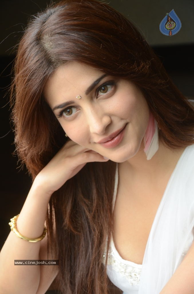 Shruti Hassan Latest Stills - 12 / 71 photos