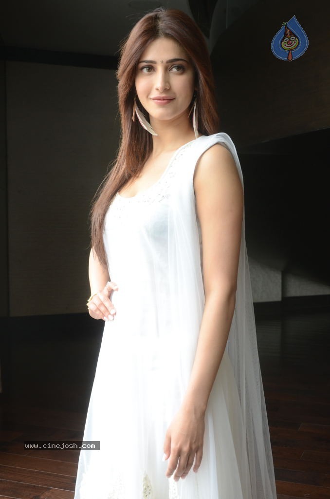 Shruti Hassan Latest Stills - 29 / 71 photos