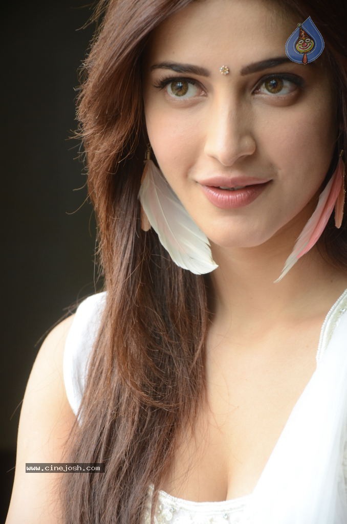 Shruti Hassan Latest Stills - 66 / 71 photos