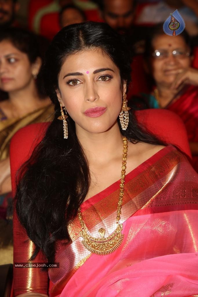 Shruti Hassan New Photos - 1 / 82 photos