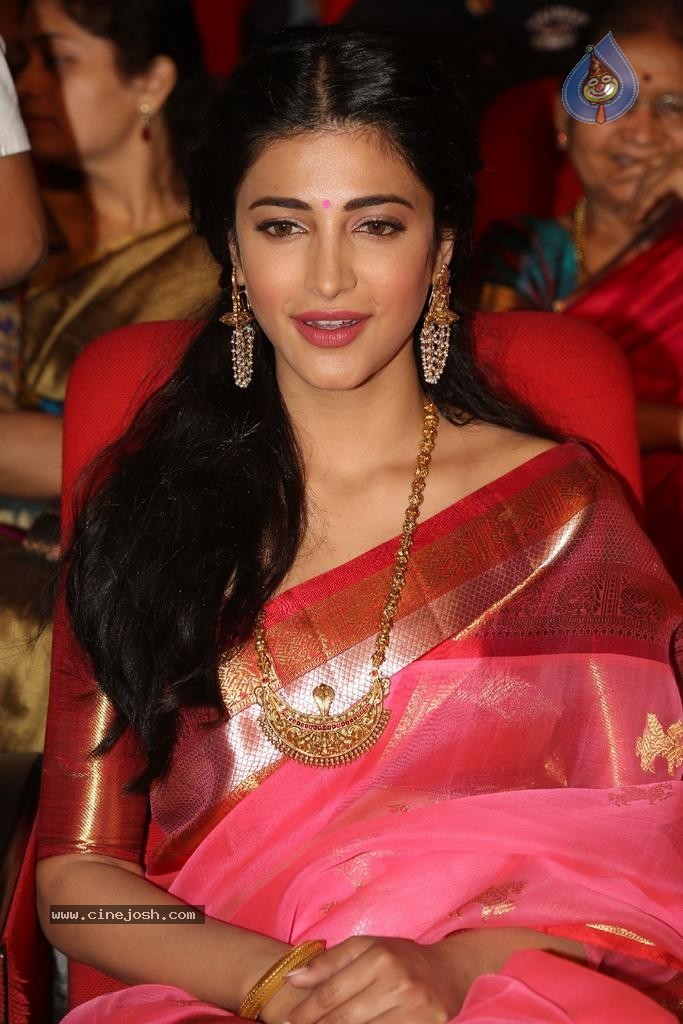 Shruti Hassan New Photos - 3 / 82 photos